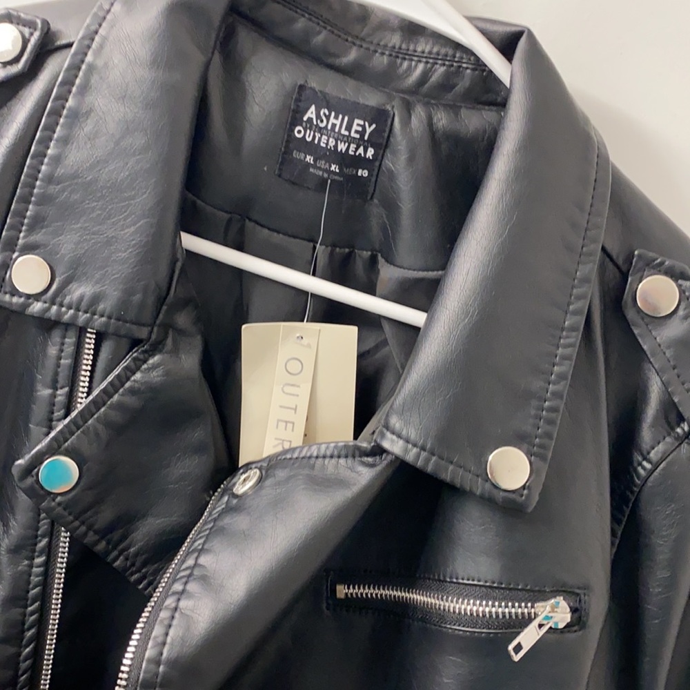 Leather jacket - Picture 2 of 6